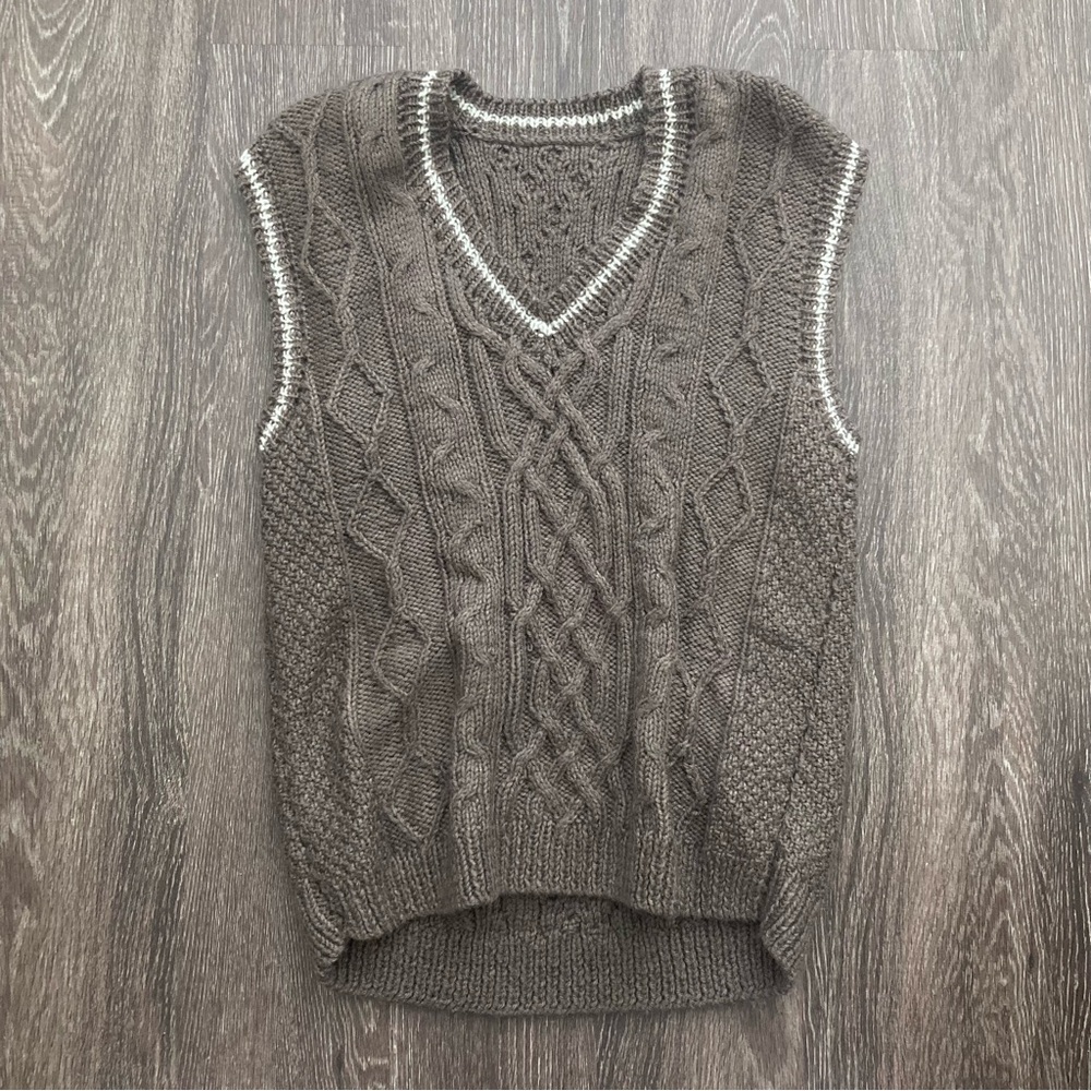 Vintage Women Sweater Vest Brown Size XL Chunky Knit Retro Academia Oversized